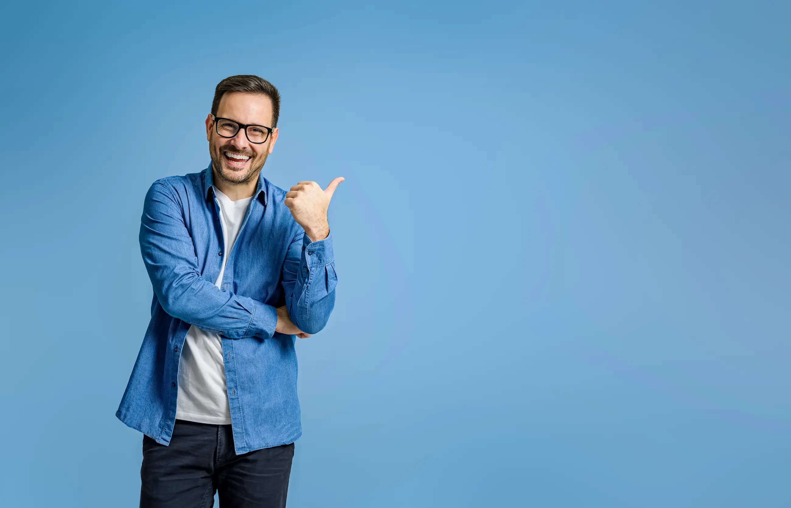 Hombre feliz después de su cirugía bariátrica